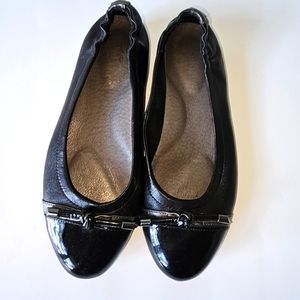 David Tate 6.5  ballet flats black leather  patent leather tips stylish classy